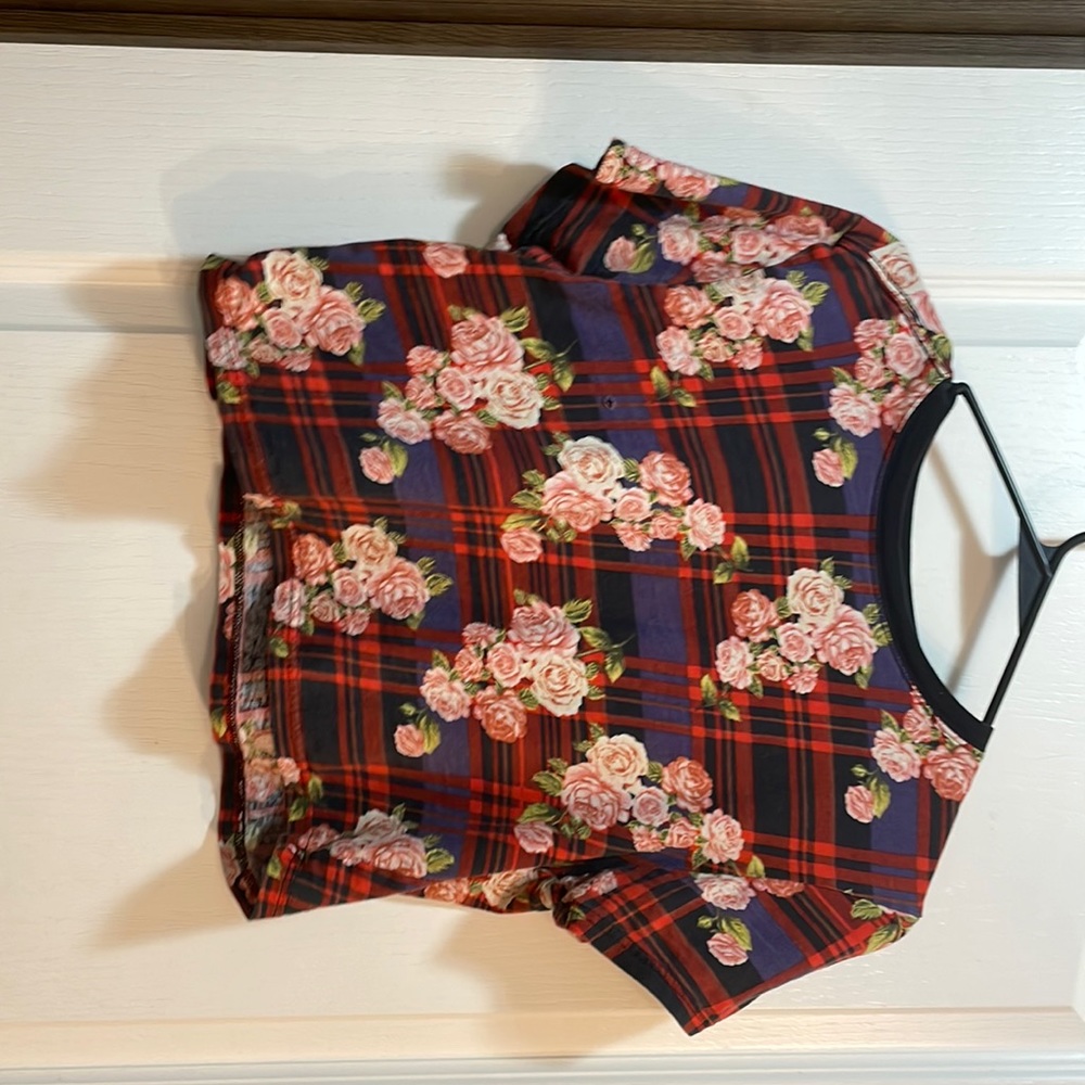 Cute pink rose croptop. Size S, from Forever21